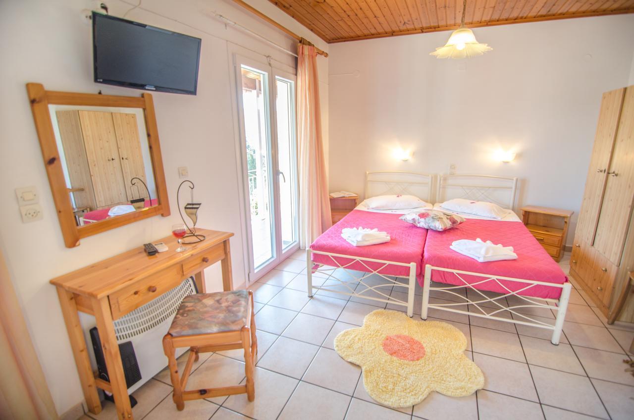 Noufaro Apartment ปาเลโอกัสไตรซา ภายนอก รูปภาพ