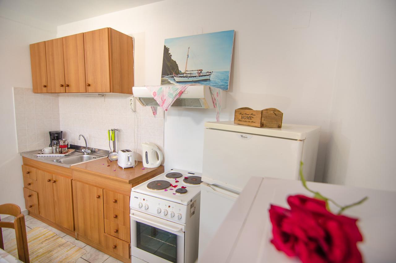 Noufaro Apartment ปาเลโอกัสไตรซา ภายนอก รูปภาพ